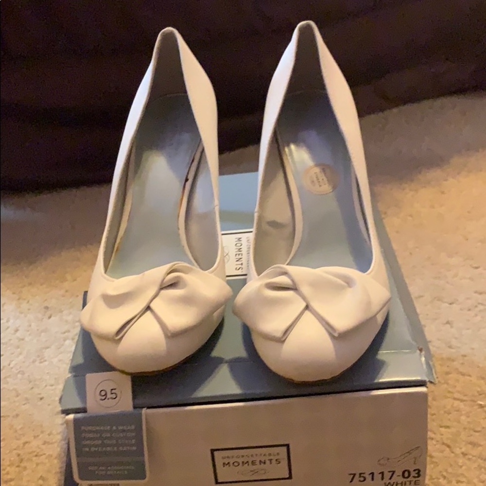 White pump size 9.5. Great condition